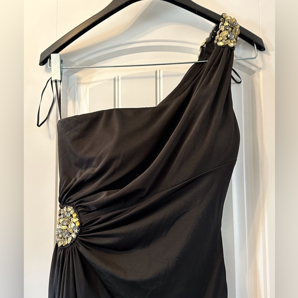 EUC La Femme Black One Shoulder Gown with Rhinestones at Shoulder and Side SZ 8 - Picture 5 of 9